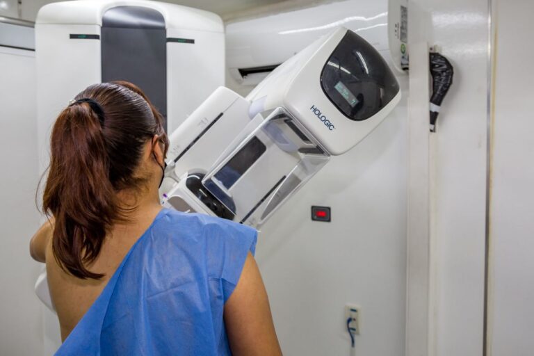Se compromete MariElise Budib con la salud de mujeres; ofrece mastografías gratuitas en el SMDIF