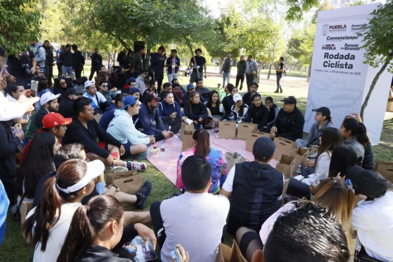 EL GOBERNADOR ARMENTA CONVIVE CON JÓVENES Y COMPARTE PROYECTOS DE DESARROLLO
