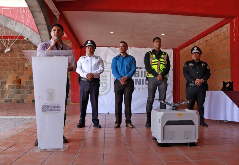 Omar Muñoz entregó equipo y motopatrullas a la SSCyPC