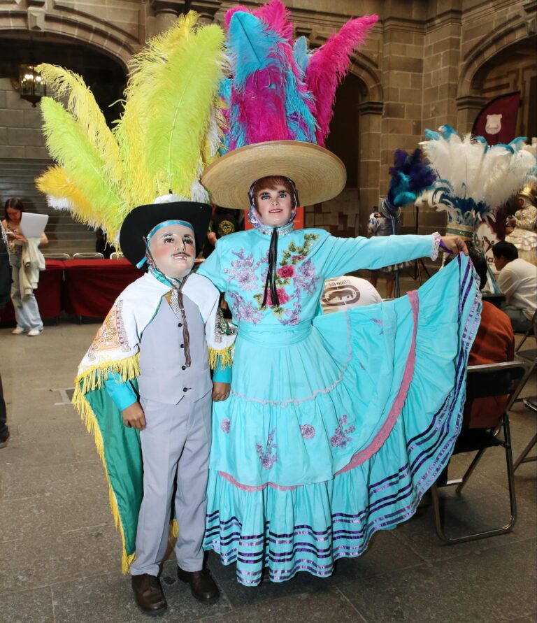 Pequeños huehues en escena: el carnaval infantil del barrio del alto llegó al corazón de Puebla