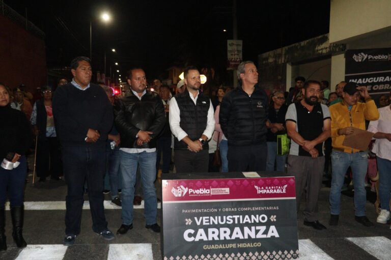 Entrega Pepe Chedraui pavimentación de la calle Venustiano Carranza