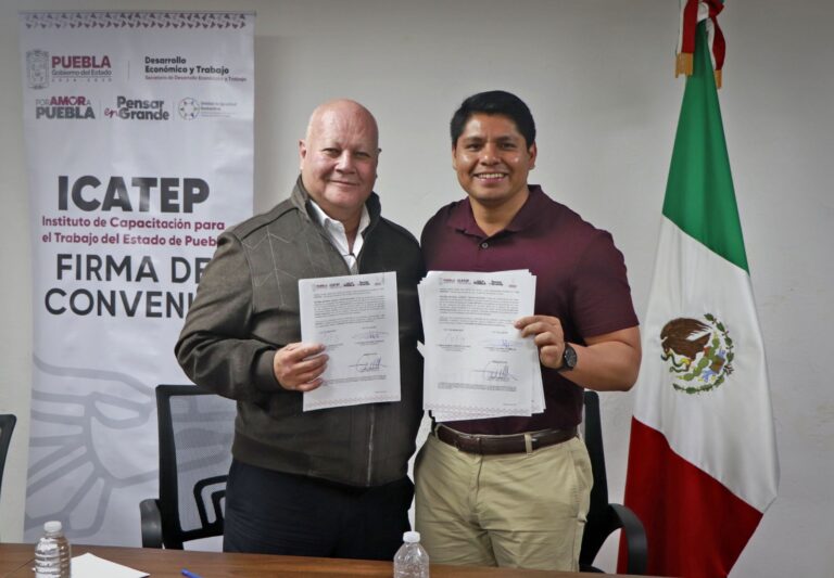 FIRMA OMAR MUÑOZ CONVENIO DE COLABORACIÓN CON EL ICATEP