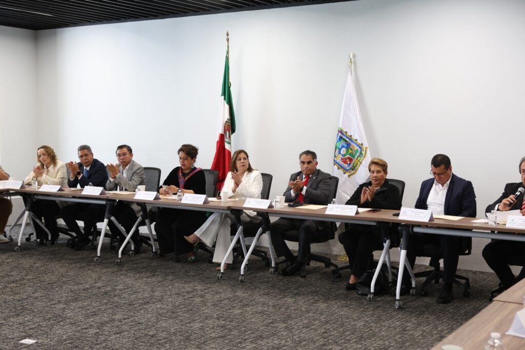 Instala Congreso Comisión para los Festejos de la Conmemoración del Bicentenario de la Constitución de 1825