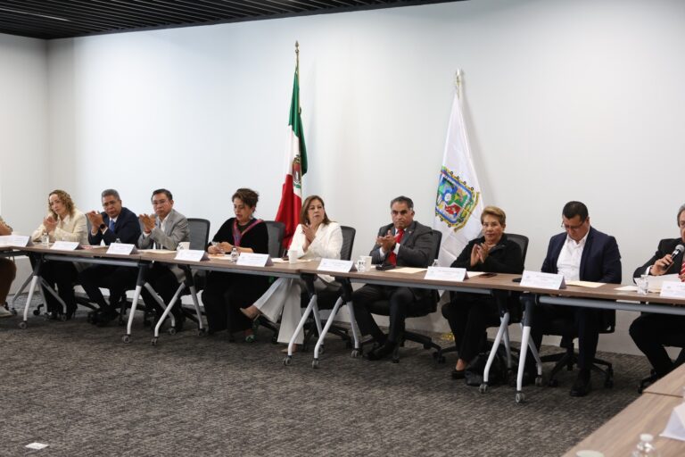 Instala Congreso Comisión para los Festejos de la Conmemoración del Bicentenario de la Constitución de 1825 