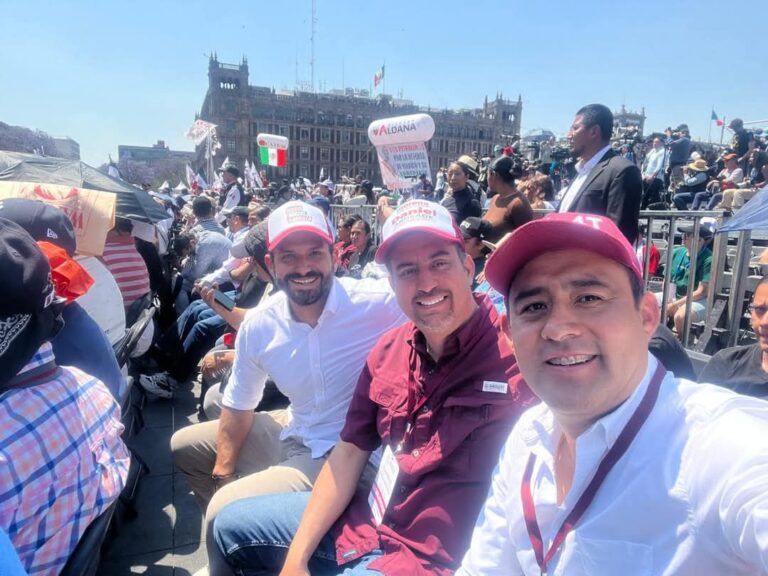 DIPUTADOS POBLANOS JUNTO CON EL GOBERNADOR ARMENTA RESPALDAN A LA PRESIDENTA SHEINBAUM DURANTE ASAMBLEA INFORMATIVA EN EL ZÓCALO CDMX