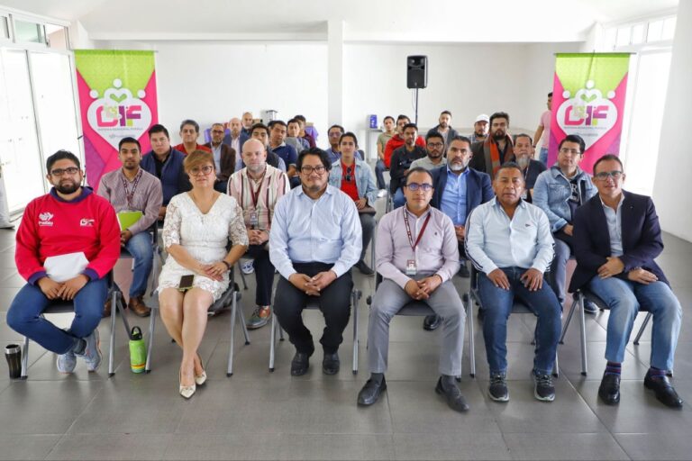 CAPACITA SMDIF A SU PERSONAL EN TEMAS DE NUEVAS MASCULINIDADES