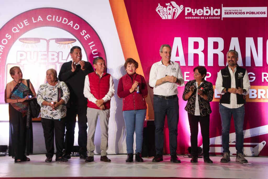 Arranca Pepe Chedraui el Programa Puebla Brilla con modernización de luminarias en Arboledas de Loma Bella
