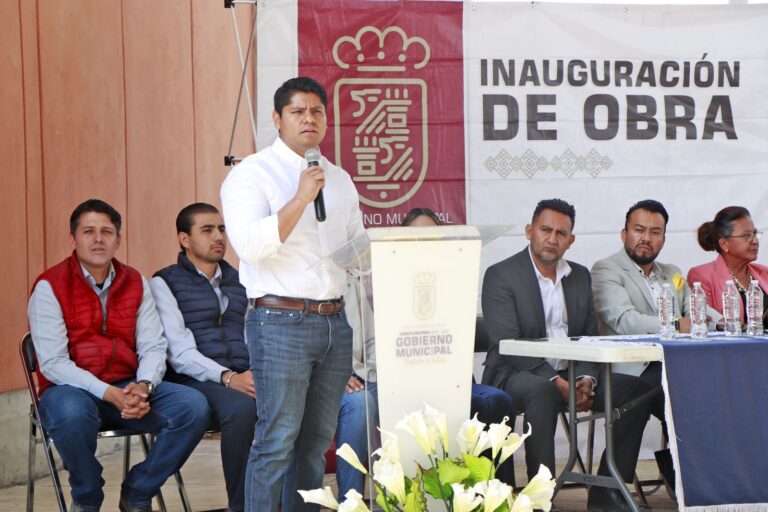 Inaugura Omar Muñoz arco techo en la Unidad Educativa Frida Kahlo