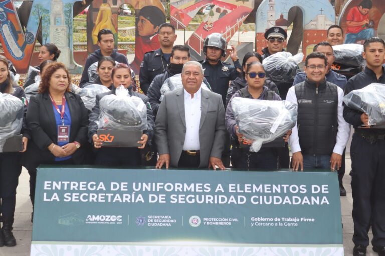 Entrega Severiano de la Rosa Uniformes a Elementos de la Secretaría de Seguridad Ciudadana de Amozoc.