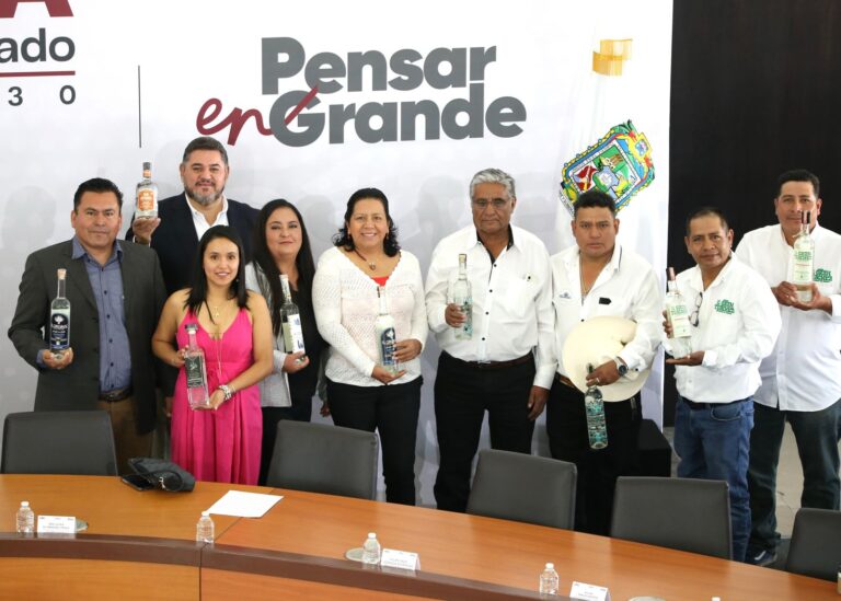 Puebla brilla con 60 medallas en Concurso Nacional de Marcas de Mezcal 2025