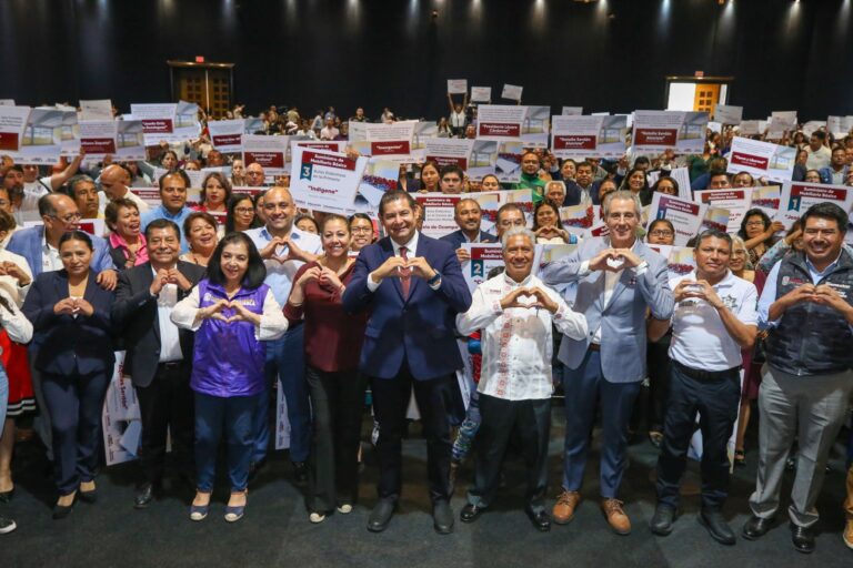 Puebla impulsa educación con obras y mobiliario escolar