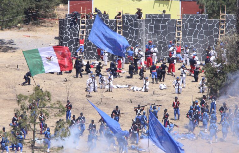 Puebla honra legado heroico del 5 de Mayo con escenificación monumental