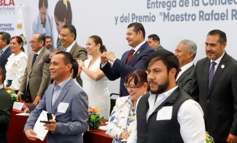 Nueva escuela mexicana: Armenta reconoce labor docente en Puebla