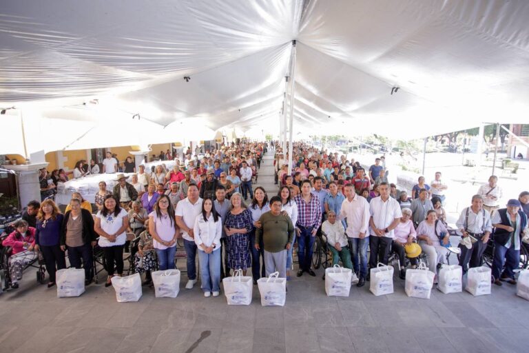 Lupita Cuautle entrega apoyos alimentarios en San Andrés Cholula