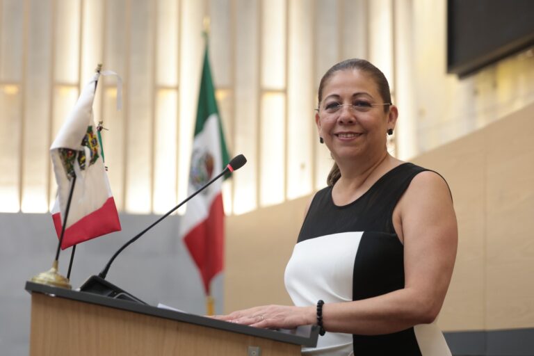 Laura Artemisa García 