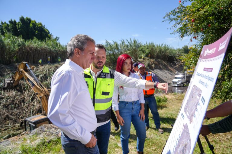 Limpieza y desazolve de barrancas en Puebla