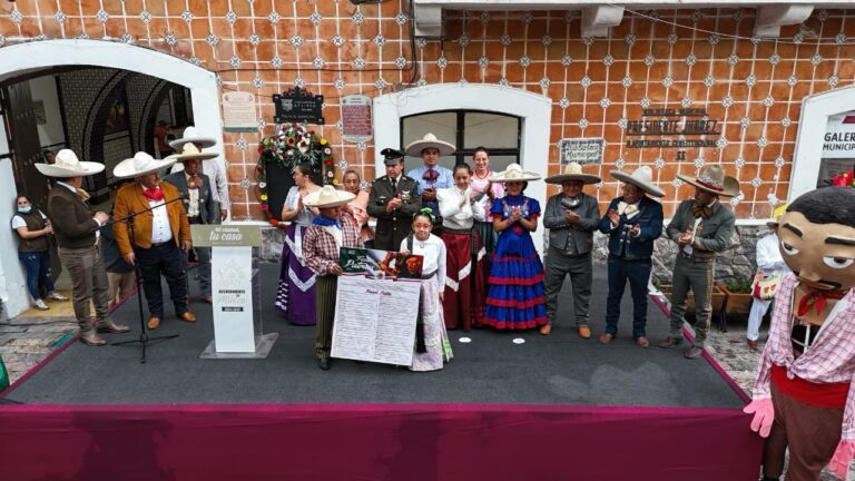 ARIADNA AYALA DA INICIO A LAS FIESTAS PATRIAS EN ATLIXCO