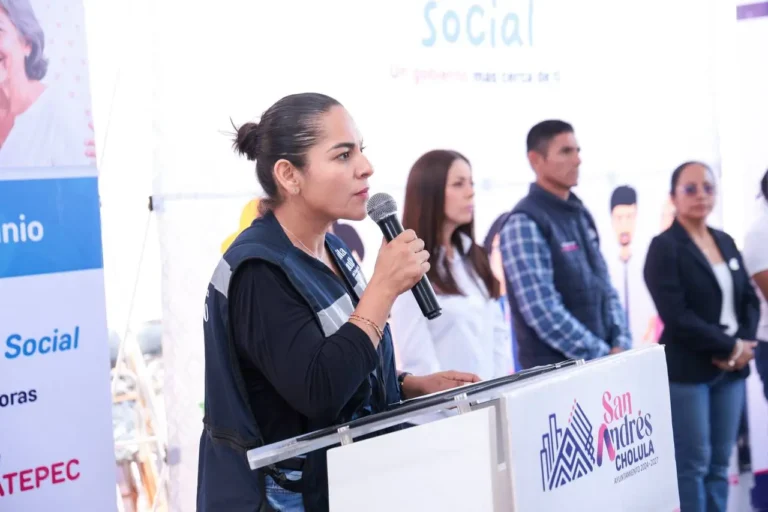 Acerca Lupita Cuautle atención integral a familias de San Francisco Acatepec