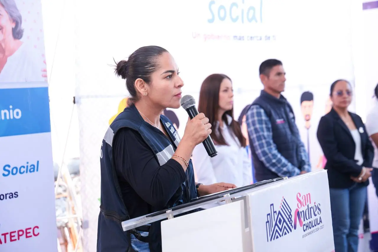 Acerca Lupita Cuautle atención integral a familias de San Francisco Acatepec