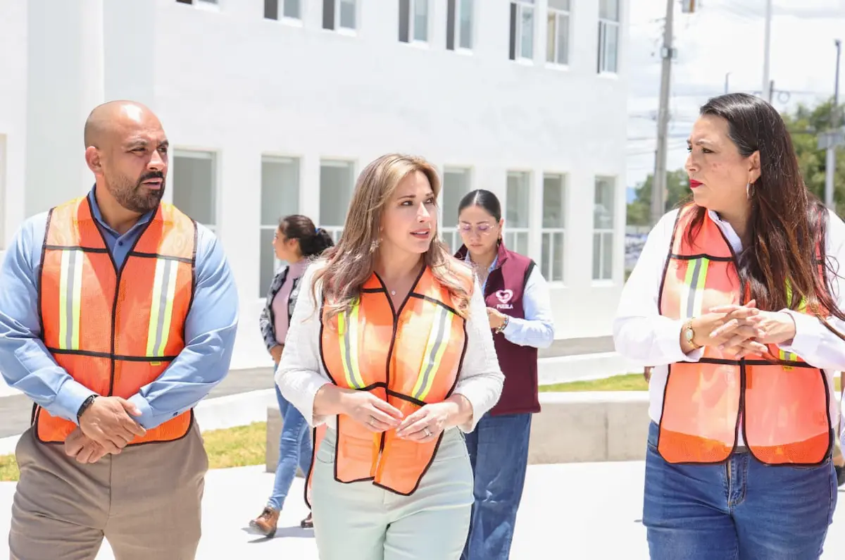 Ceci Arellano supervisa la Casa del Abue Oriente