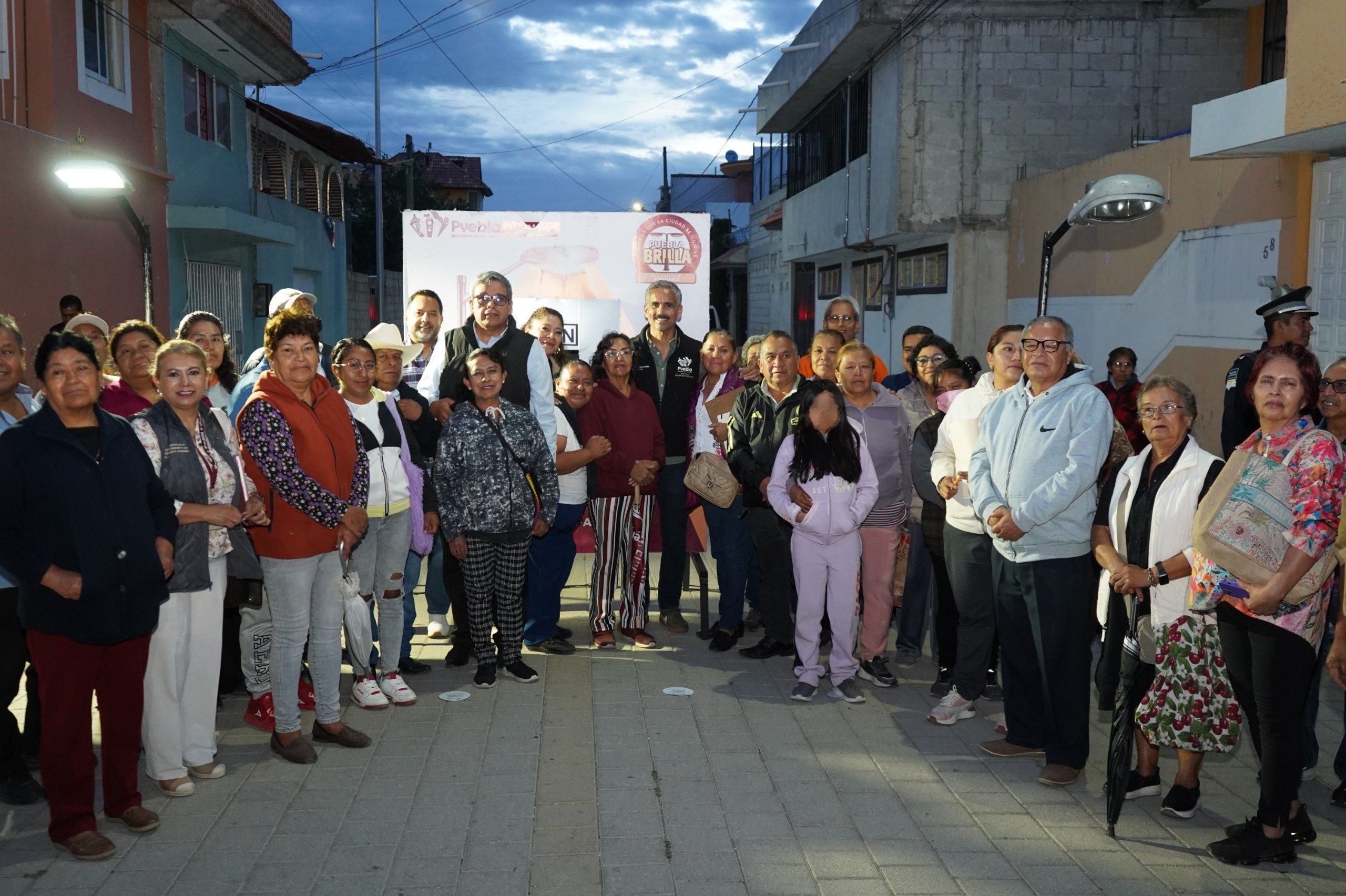 Puebla Brilla moderniza 230 luminarias en Santa Margarita