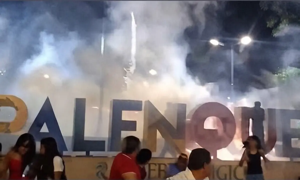 Descontrol de pirotecnia deja lesionados en Palenque, Chiapas, durante la noche patria