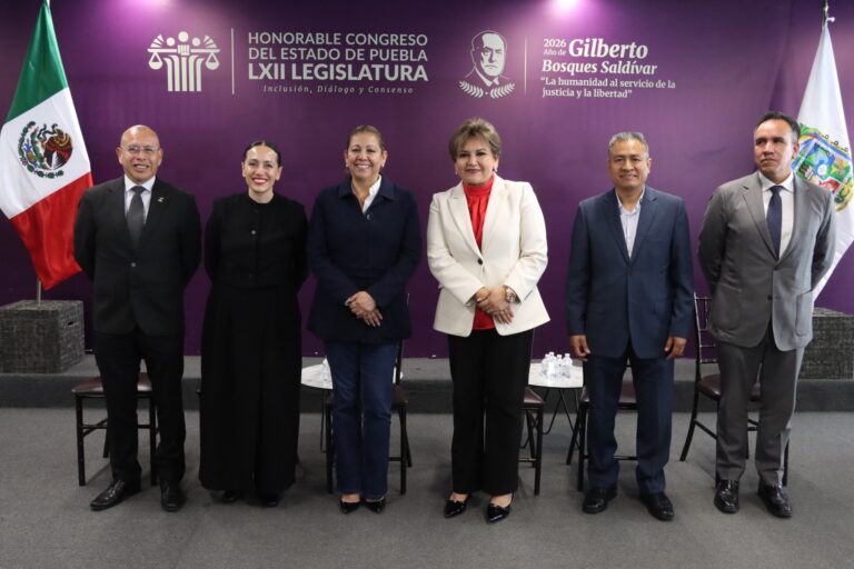 Reconoce Congreso del Estado a docentes de Educación Física del BINE por 30 años de servicio