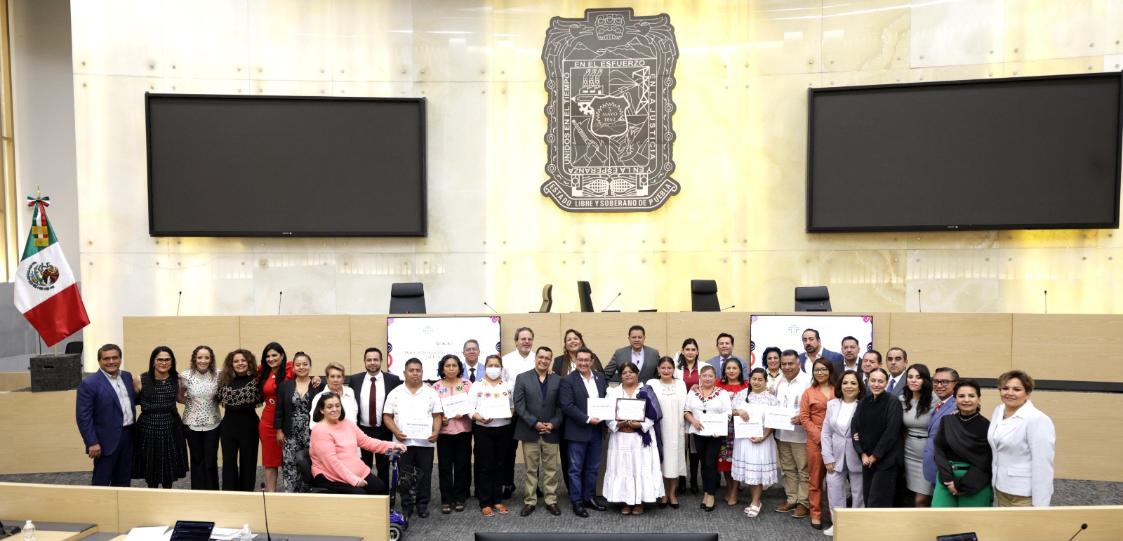 Reconocen en el Congreso de Puebla la labor docente en la preservación de lenguas originarias