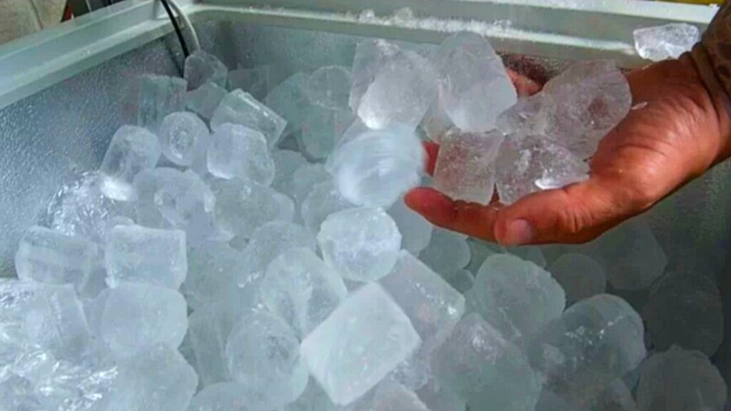 Altas temperaturas provocan escasez de hielo