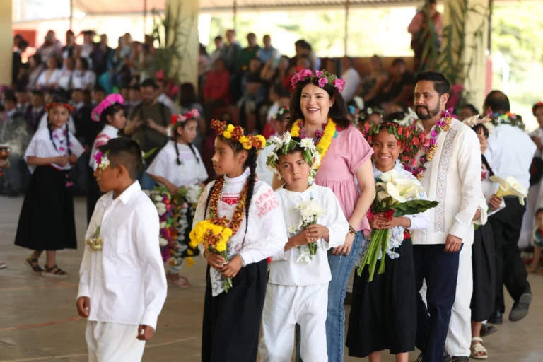 Zacatlán conmemora el Día de la Lengua Materna: “ser bilingüe es una regalo de nuestra cultura”, afirma Bety Sánchez