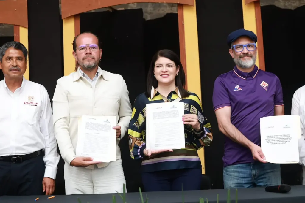 Zacatlán fortalece el acceso a la cultura con convenio para llevar cine a colonias y comunidades