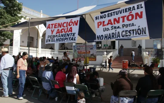 Mientras exigen revocación, Acatlán mantiene su agenda