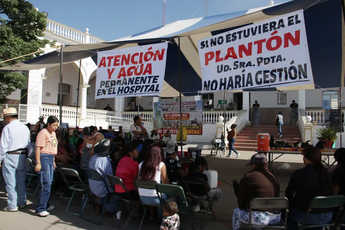 Mientras exigen revocación, Acatlán mantiene su agenda