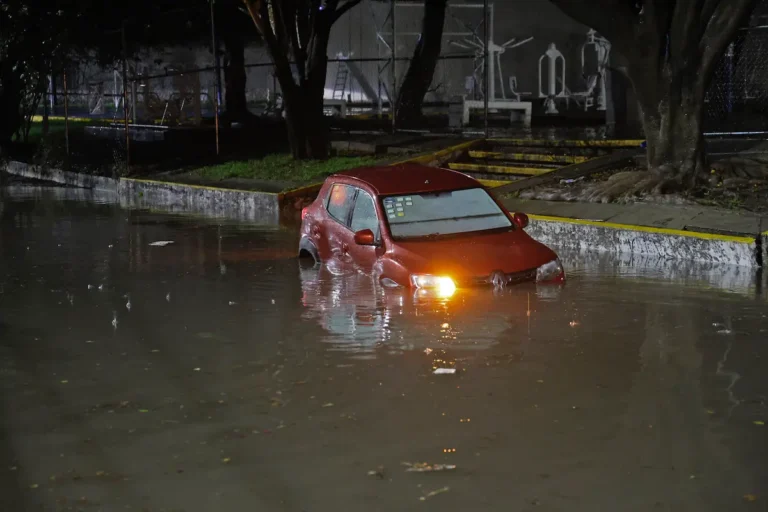 Fuertes lluvias en Puebla desbordan la laguna de San Baltazar 
