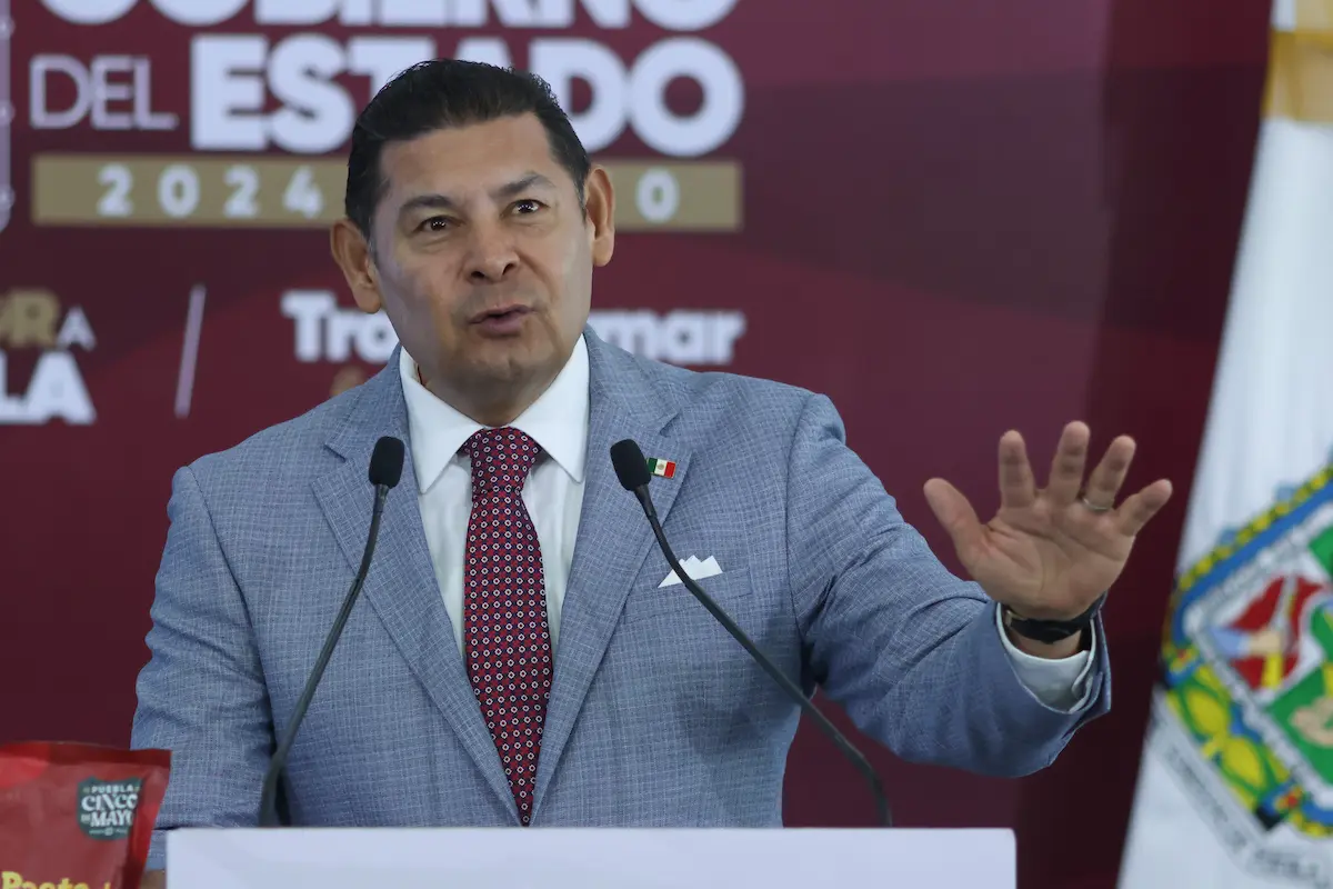 Reunión con los 8 consejos municipales: Armenta les pide apego a la ley