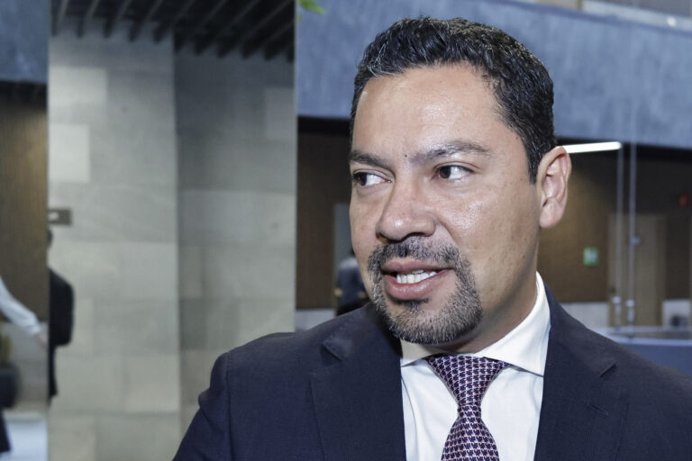 ANDRÉS VILLEGAS,