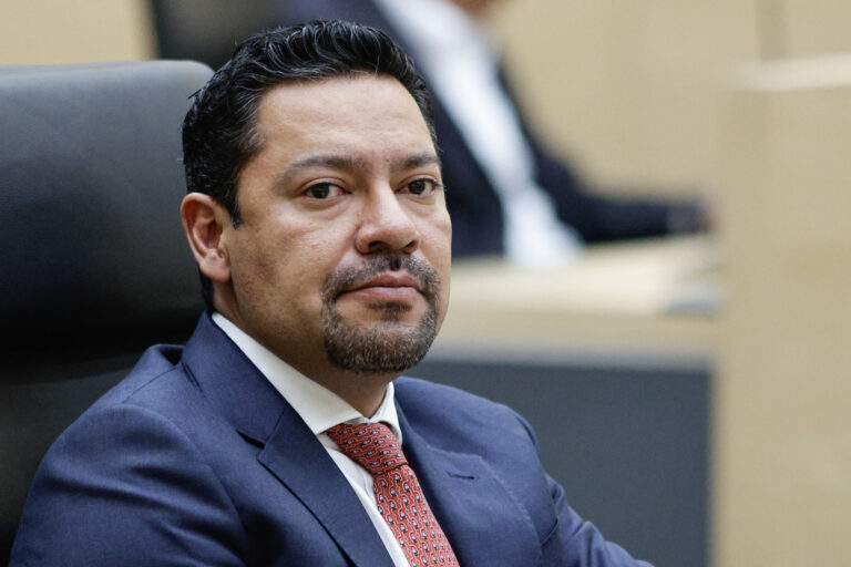 Morena descarta a Néstor Camarillo