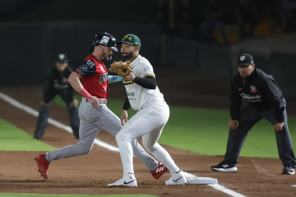 Jonrón de Leyva impulsa a Pericos sobre Campeche 5-3