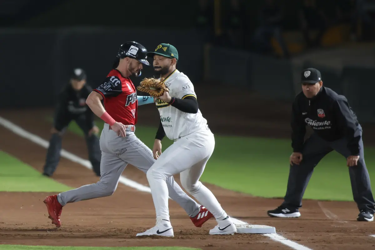 Jonrón de Leyva impulsa a Pericos sobre Campeche 5-3