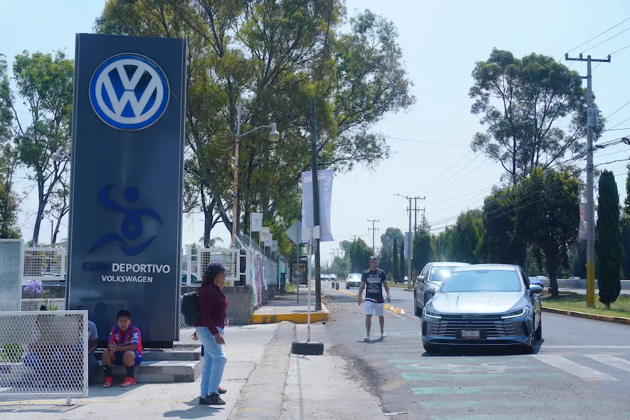 Sindicato de Volkswagen evita por ahora huelga y extiende plazo de negociación