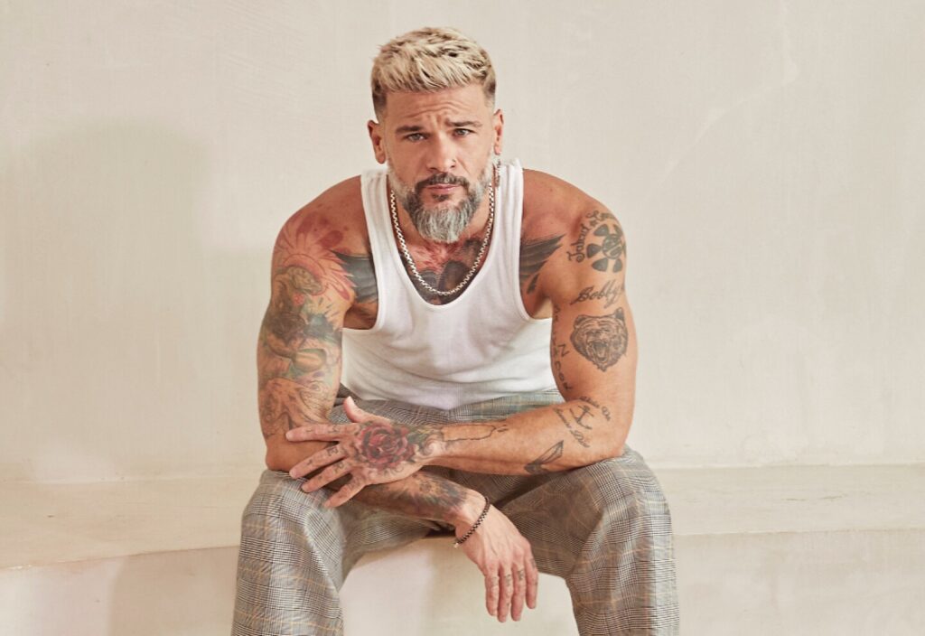 Pedro Capó lanzó nueva versión de “Divina”, su más reciente éxito.