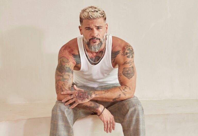 Pedro Capó lanzó nueva versión de “Divina”, su más reciente éxito.