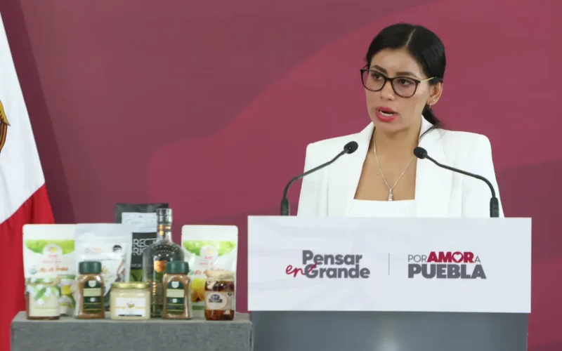 Gaby “La Bonita” renuncia a su cargo y ahora va por la alcaldía de Puebla