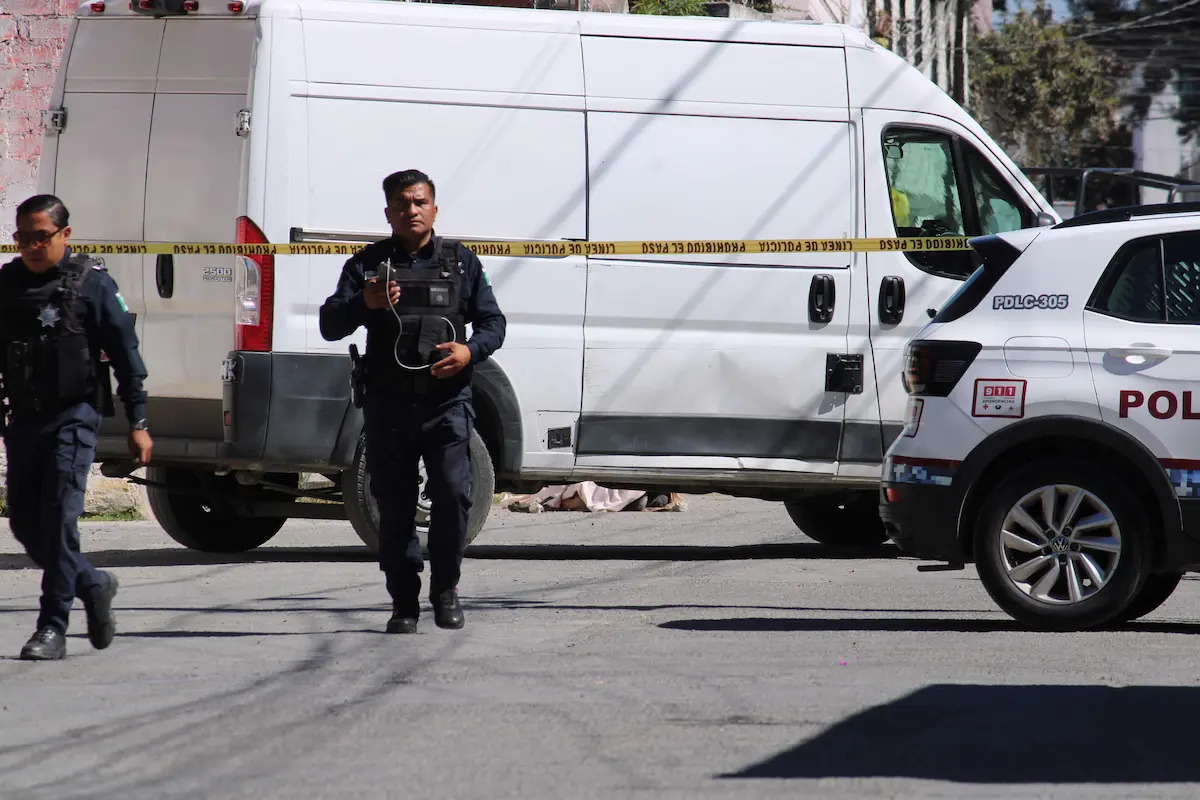 Localizan el cuerpo de una mujer junto a la México-Puebla