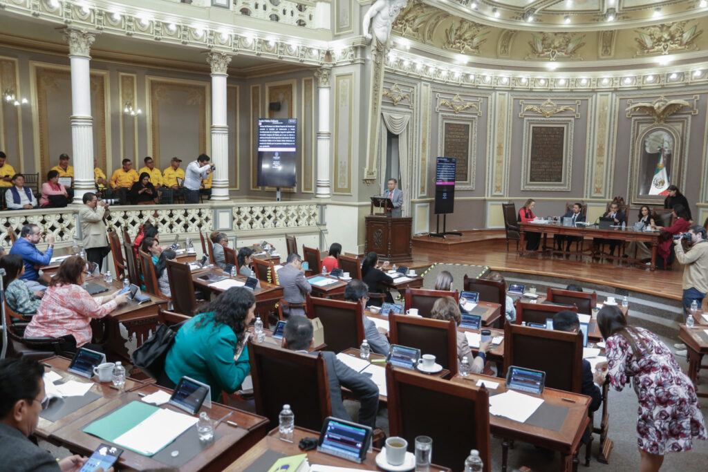 Impulsan iniciativa en el Congreso para sancionar la tauromaquia y peleas de gallos