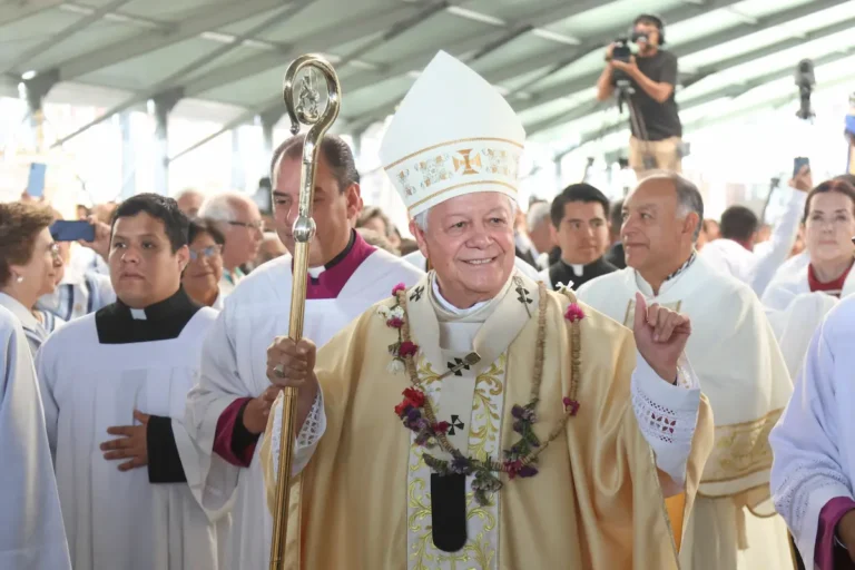 Celebra 50 años de ordenación sacerdotal Arzobispo Víctor Sánchez Espinosa