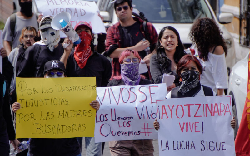 La memoria tomó las calles de Puebla por los 43 normalistas de Ayotzinapa