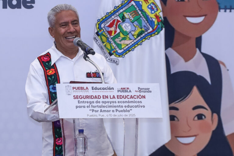 becas para estudiantes de nivel básico en Puebla