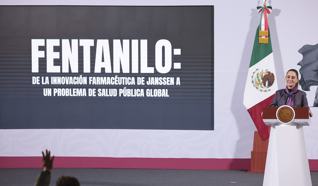 También reiteró su rechazo al reportaje que The New York Times publicó el 29 de diciembre sobre un presunto laboratorio de fentanilo en pleno centro de Culiacán, Sinaloa, cuna del homónimo cártel del narcotráfico, aunque insistió en que su Gobierno lucha contra el crimen organizado.  “Nosotros combatimos la fabricación ilegal, damos seguimiento a los precursores que entran a México, para la producción de cualquier medicamento que entran a nuestro país o también la entrada de fentanilo para usos médicos, hay un seguimiento muy puntual”, sostuvo.  La mandataria insistió en que “el fentanilo realmente no es un problema” en México, porque “no hay una crisis como lo hay en algunas ciudades de Estados Unidos, en algunas ciudades de Canadá”.