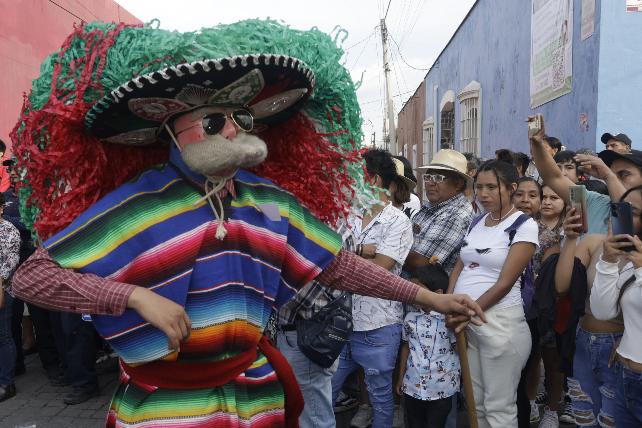 SAN PEDRO CHOLULA . DESFILE DE LAS MASCARITAS